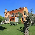 Apartment In Fa Ana With Garden & Terrace Fazana