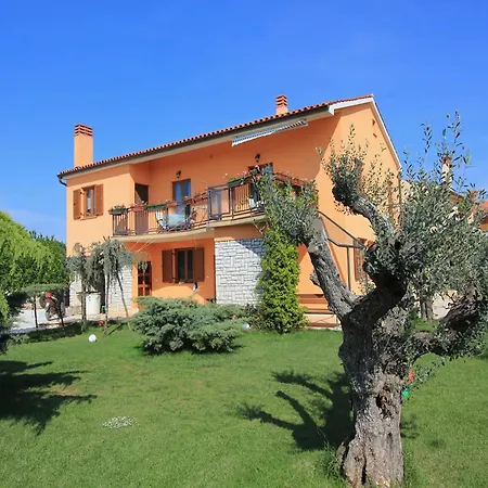 Apartamento In Fa Ana With Garden & Terrace Fažana